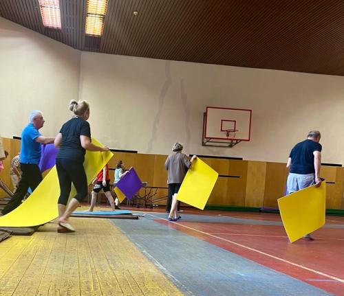 Спорт. Особая радость в этом заезде в Решму - то, как хорошо Дима занимается ЛФК в обычной детской группе. 04 Спорт. Особая радость в этом заезде в Решму - то, как хорошо Дима занимается ЛФК в обычной детской группе. 04