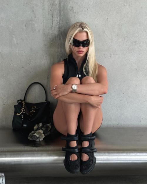 25-Летняя Алла брулетова - перспективная актриса, которая уже начала покорять сердца поклонников. 01