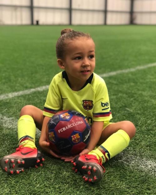 Эта стильная укладка, несомненно, порадует элегантных женщин любого возраста. 05