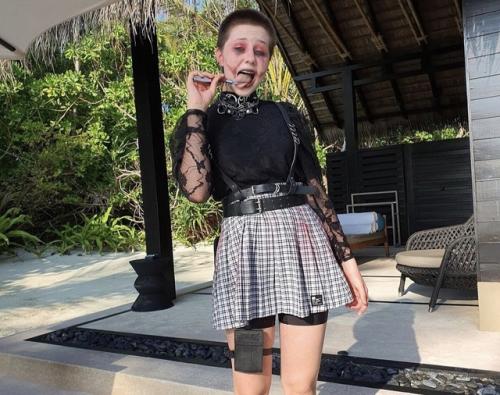 17-Летняя дочь глюкозы прокомментировала свою беременность. 03