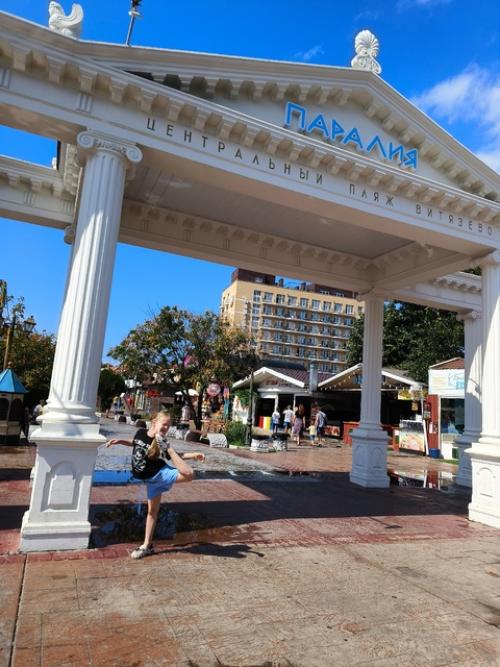 Ох уж эта гимнастика, даже в отпуске не отпускала нашу Еву. 07