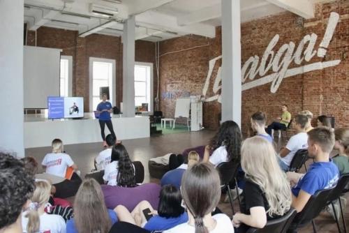 13 августа кировские молодогвардейцы присоединились к тренировке по улучшению осанки в доме культурных Правда в честь дня физкультурника. 01