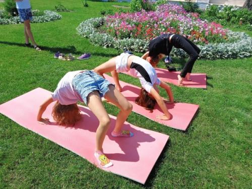 Акция За Здоровый Образ Жизни на территории большекузьминского дома культуры прошел интересный спортивный праздник. 02