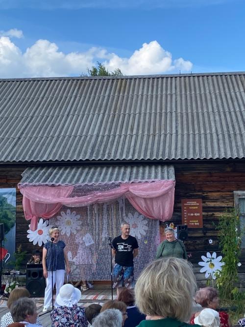 Есть в афанасьевске деревенька алексеевская, с виду как все деревеньки России, но для жителей её, нет лучше и краше деревеньки! 06