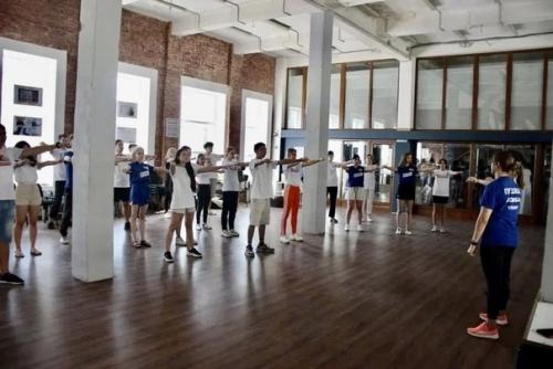 13 августа кировские молодогвардейцы присоединились к тренировке по улучшению осанки в доме культурных Правда в честь дня физкультурника. 03