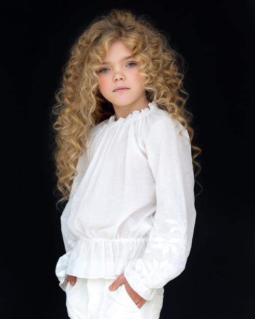 Девочка из детского дома моделью стала! 01