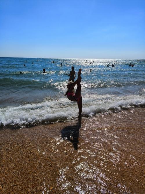 Ох уж эта гимнастика, даже в отпуске не отпускала нашу Еву. 02
