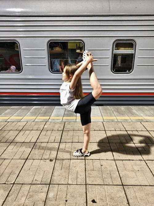 Ох уж эта гимнастика, даже в отпуске не отпускала нашу Еву. 08