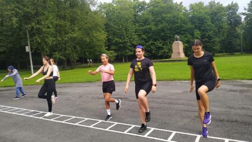 3 августа в кингисеппском парке романовка прошла бесплатная открытая тренировка 3D - фитнес от Центра Женского и Детского ФитнесаActive. 08