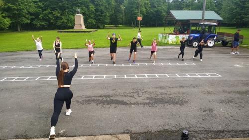 3 августа в кингисеппском парке романовка прошла бесплатная открытая тренировка 3D - фитнес от Центра Женского и Детского ФитнесаActive. 03