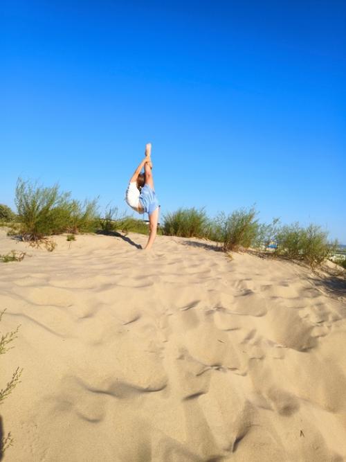 Ох уж эта гимнастика, даже в отпуске не отпускала нашу Еву. 01