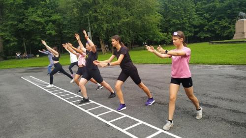 3 августа в кингисеппском парке романовка прошла бесплатная открытая тренировка 3D - фитнес от Центра Женского и Детского ФитнесаActive. 05