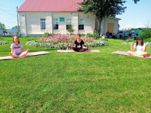 Акция За Здоровый Образ Жизни на территории большекузьминского дома культуры прошел интересный спортивный праздник. 03