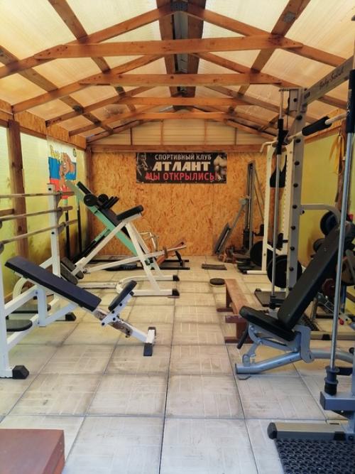 Смена локации:  - Погода меняется, осень вступает в свои права. 01