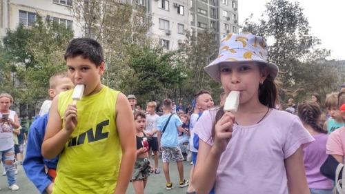 Подготовили для наших жителей округа Мефодиевка праздничное мероприятие, приуроченное ко дню основания восточного района и дню знаний. 03