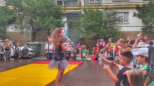 Подготовили для наших жителей округа Мефодиевка праздничное мероприятие, приуроченное ко дню основания восточного района и дню знаний. 05