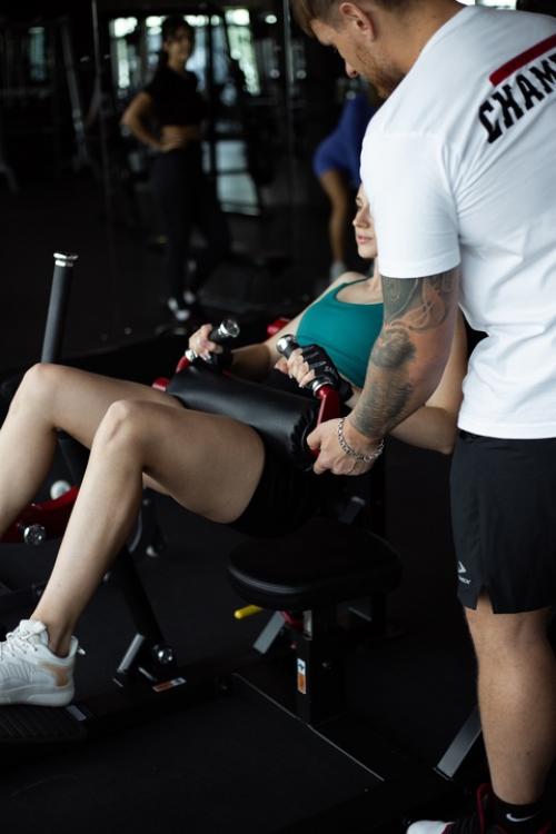 Популярный запрос среди девчат, которые приходят в фитнес клуб на тренировки. 01