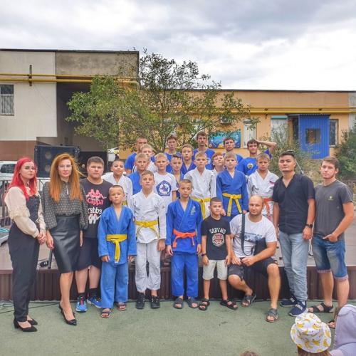 Подготовили для наших жителей округа Мефодиевка праздничное мероприятие, приуроченное ко дню основания восточного района и дню знаний. 01