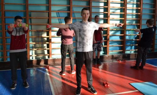 Студенты рязанского медицинского колледжа получили сертификаты на бесплатную неделю фитнеса от центра Arta Gym. 04