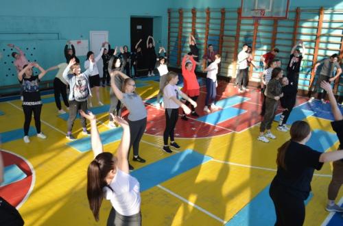 Студенты рязанского медицинского колледжа получили сертификаты на бесплатную неделю фитнеса от центра Arta Gym. 03