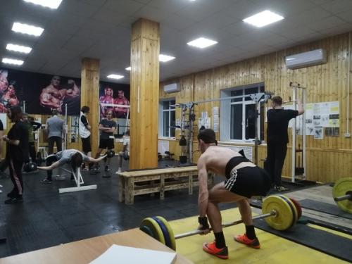 Зал тяжелой атлетики и фитнеса. 01