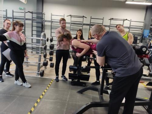 Всегда ценные рекомендации и отличные знания дает своим ученикам Андрей староверов. 06