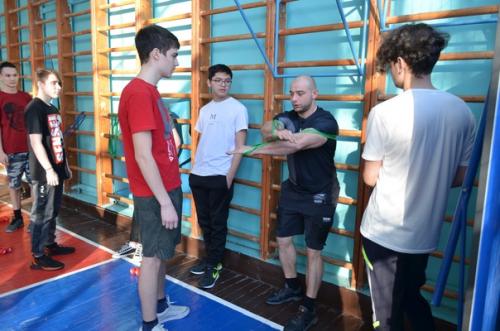 Студенты рязанского медицинского колледжа получили сертификаты на бесплатную неделю фитнеса от центра Arta Gym. 02