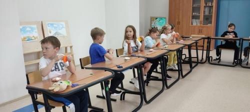 В новом 2023 - 2024 учебном году традиционно во второй половине дня ученики могут посетить кружки и спортивные секции. 01