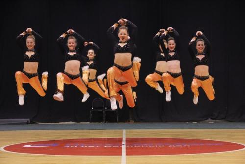 Уважаемые родители?  Продолжается набор детей 2010-12 гг. р. в платную группу по фитнес - аэробике. 04