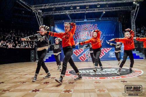 Уважаемые родители?  Продолжается набор детей 2010-12 гг. р. в платную группу по фитнес - аэробике. 03