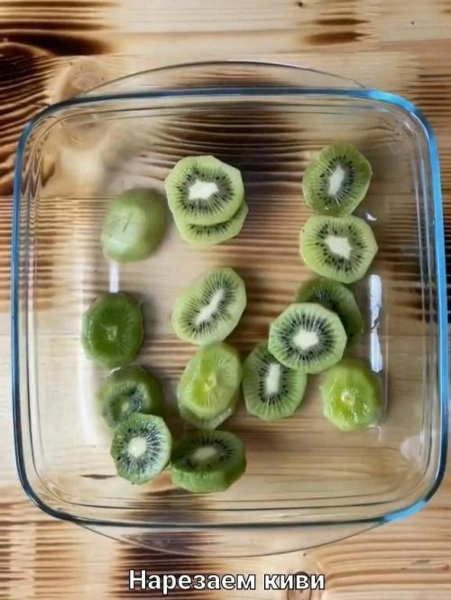 Простейший и невероятно вкусный десерт, который можно приготовить за пару минут. 01