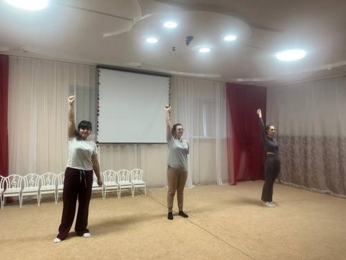 В минувшую субботу в нашем детском саду прошла очередная Суббота с Пользой, а именно фитнес с мамой. 03