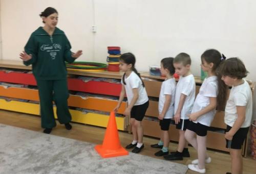 А у нас в гостях была Марина б., мама Андрея, работает фитнес - тренером. 02