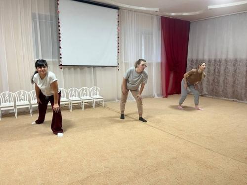 В минувшую субботу в нашем детском саду прошла очередная Суббота с Пользой, а именно фитнес с мамой. 02