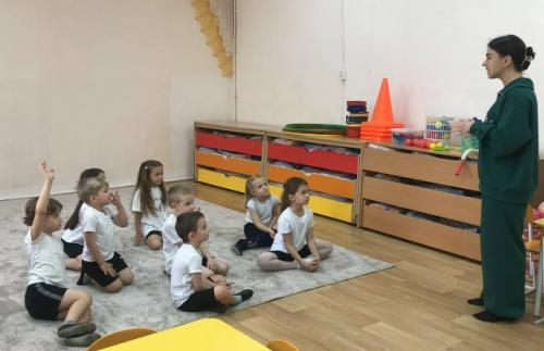 А у нас в гостях была Марина б., мама Андрея, работает фитнес - тренером. 03