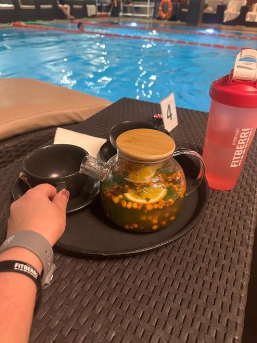 Посещение фитнес-клуба - это шаг к улучшению физической формы и важный элемент заботы о своем здоровье и психологическом состоянии. 01