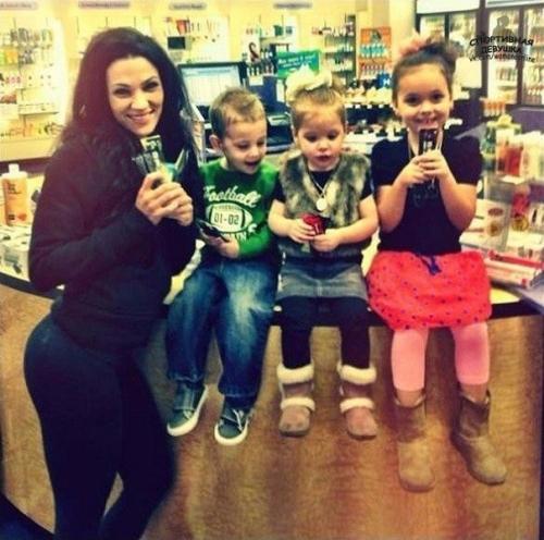 Трудно поверить, но эта милая девушка на фото - мать шестерых детей. 01