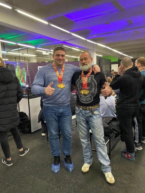 Получилось поучаствовать в очередном турнире по пауэрлифтингу сети фитнес-клубов Record Gym г. Кирова. 02