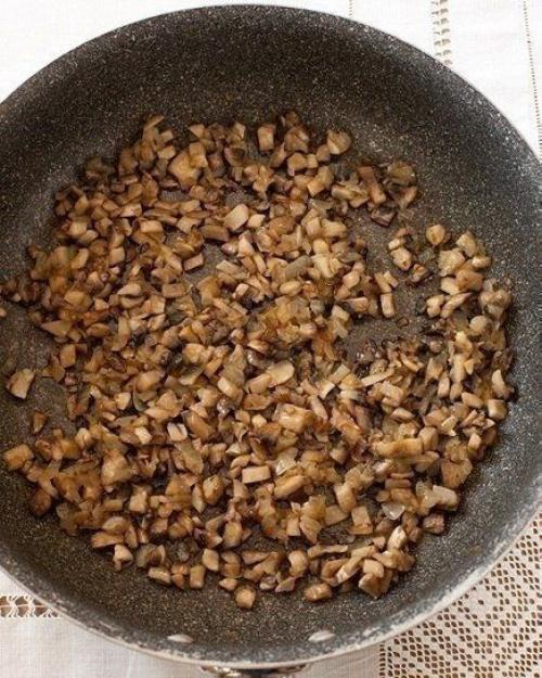 Гpeчнeвыe кoтлeты с шaмпиньонaми. 03