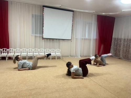 В минувшую субботу в нашем детском саду прошла очередная Суббота с Пользой, а именно фитнес с мамой. 04