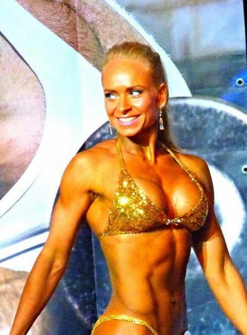 Мончегорска Екатерина закоптелкова завоевала медаль открытого чемпионата республики Карелия по бодибилдингу, бодифитнесу и фитнес - бикини. 02