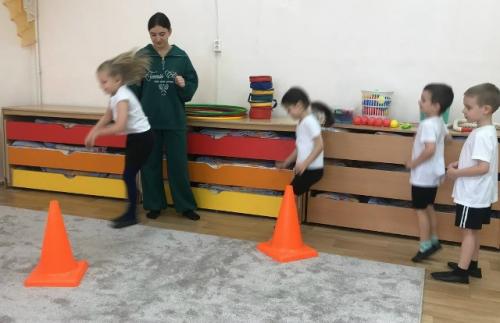 А у нас в гостях была Марина б., мама Андрея, работает фитнес - тренером. 01