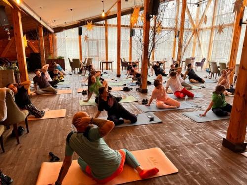 Фото со свежего фитнес - мероприятия для ребят, которые вынуждены много времени проводить в сидячем положении. 07