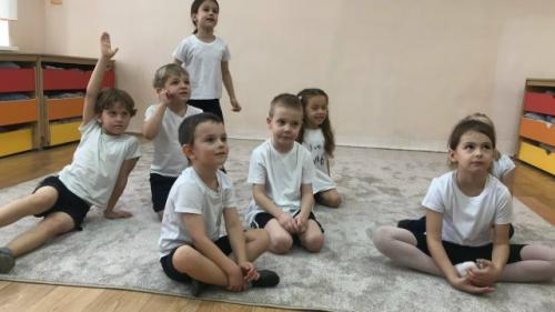 А у нас в гостях была Марина б., мама Андрея, работает фитнес - тренером. 04