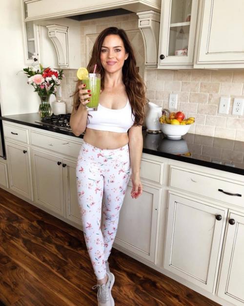 Такая спортивная мамочка 7 детей! 02