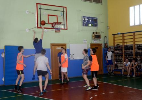 25 декабря 2017 года в мбоу Лицей Номер 165 Состоялся Традиционный День Здоровьяновогодние старты. 01