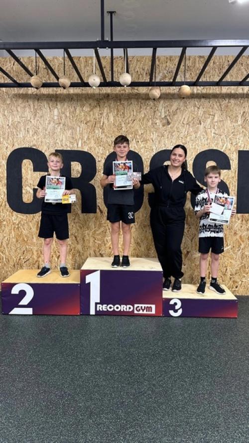 Вчера 15 декабря в нашем фитнес-клубе прошел любительский турнир по детскому кроссфиту. 01