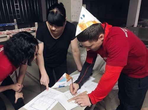 В Красноярске аниматоры ежедневно Самую Грустную Вечеринку проводят. 07