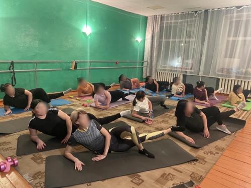 Занятие участников клубного формирования Фитнес для молодёжи, руководитель: Белослудцева о. а. 01