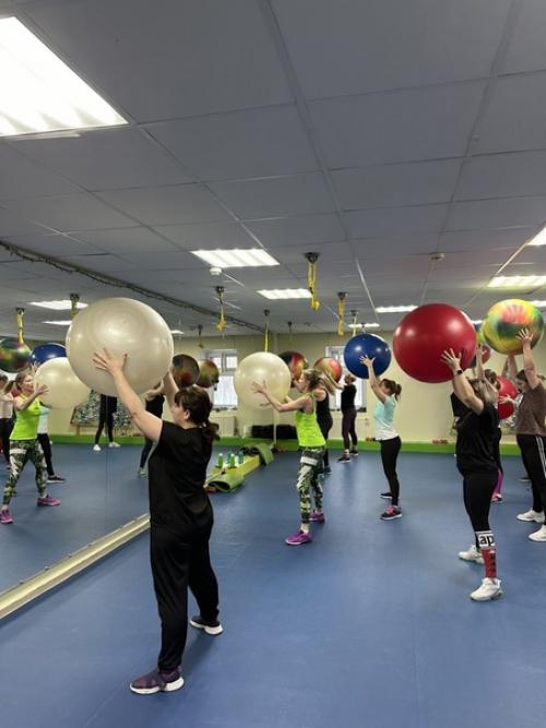 Коллективный веселый фитбол! 01